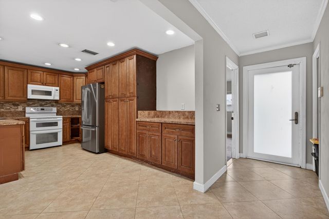 8122 NW 73rd Avenue, Tamarac, FL 33321