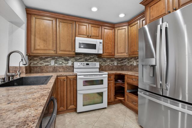 8122 NW 73rd Avenue, Tamarac, FL 33321