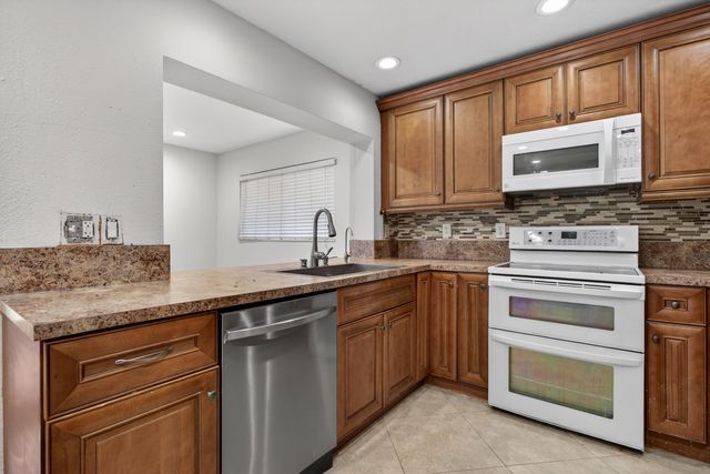 8122 NW 73rd Avenue, Tamarac, FL 33321