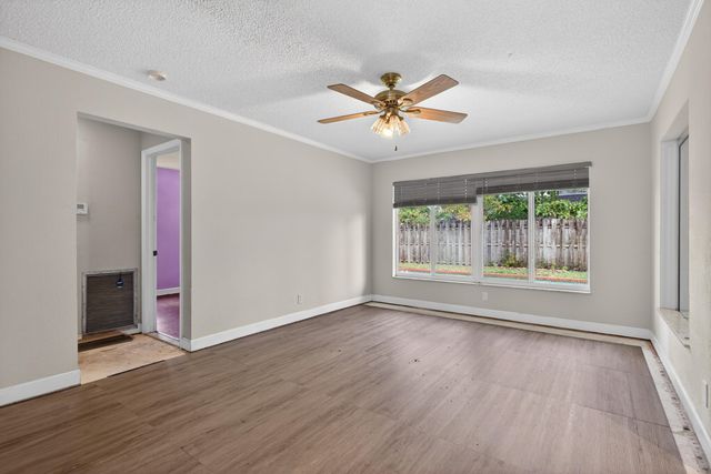 8122 NW 73rd Avenue, Tamarac, FL 33321