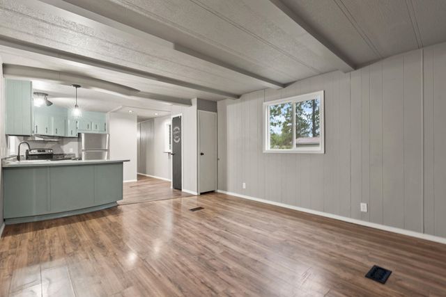 35312 N Newport Hwy, Chattaroy, WA 99003