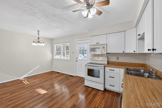 2809 Mayer Drive 2809, St Charles, MO 63301