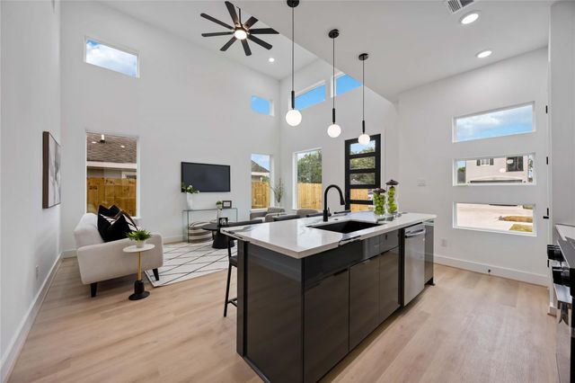4430 Knoxville Street A-B, Houston, TX 77051
