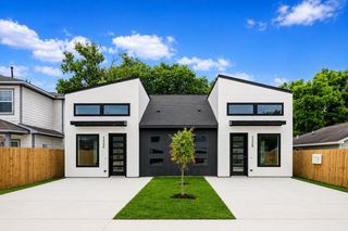 4430 Knoxville Street A-B, Houston, TX 77051