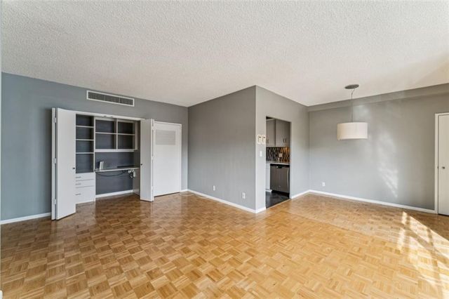 333 W Meyer Boulevard 504, Kansas City, MO 64113