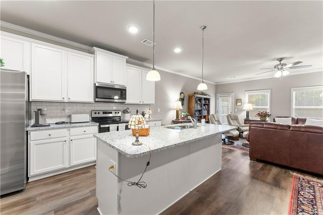 5124 FOX DEN Road, Oakwood, GA 30566