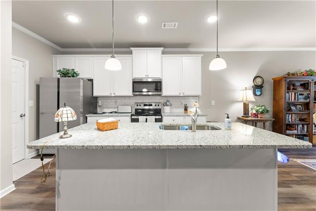 5124 FOX DEN Road, Oakwood, GA 30566