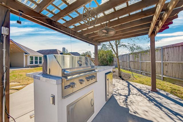 22811 Wild Heather Drive, Tomball, TX 77375