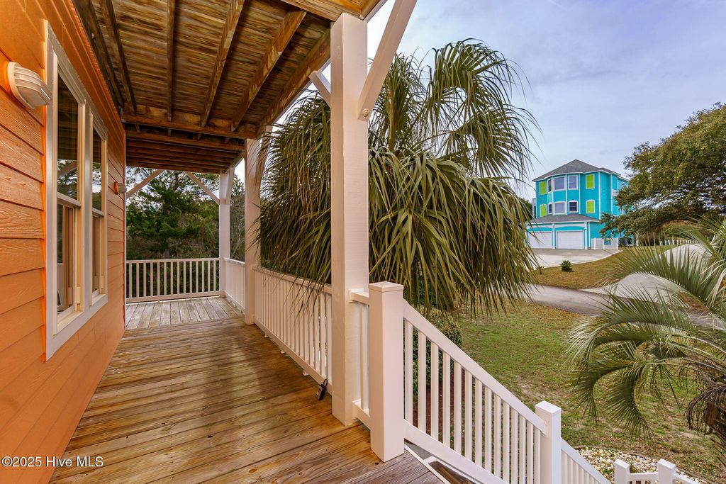 Image 13 of property listing at 200 Shipwreck Lane, Emerald Isle, NC 28594