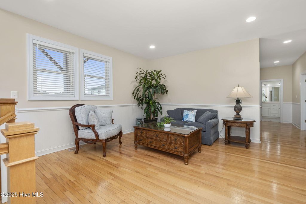 Image 15 of property listing at 200 Shipwreck Lane, Emerald Isle, NC 28594