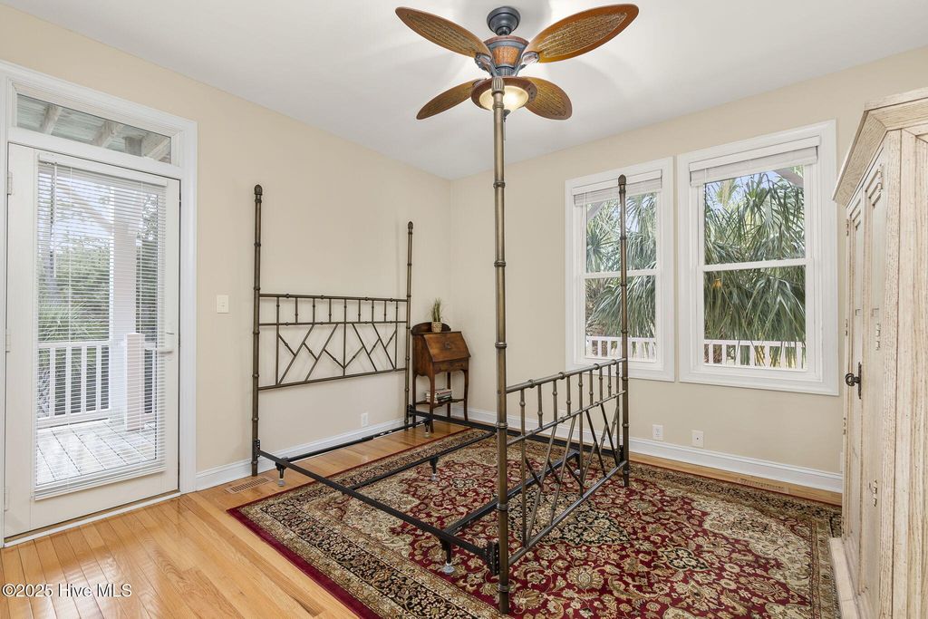 Image 21 of property listing at 200 Shipwreck Lane, Emerald Isle, NC 28594