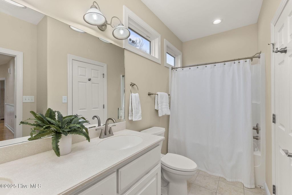 Image 29 of property listing at 200 Shipwreck Lane, Emerald Isle, NC 28594