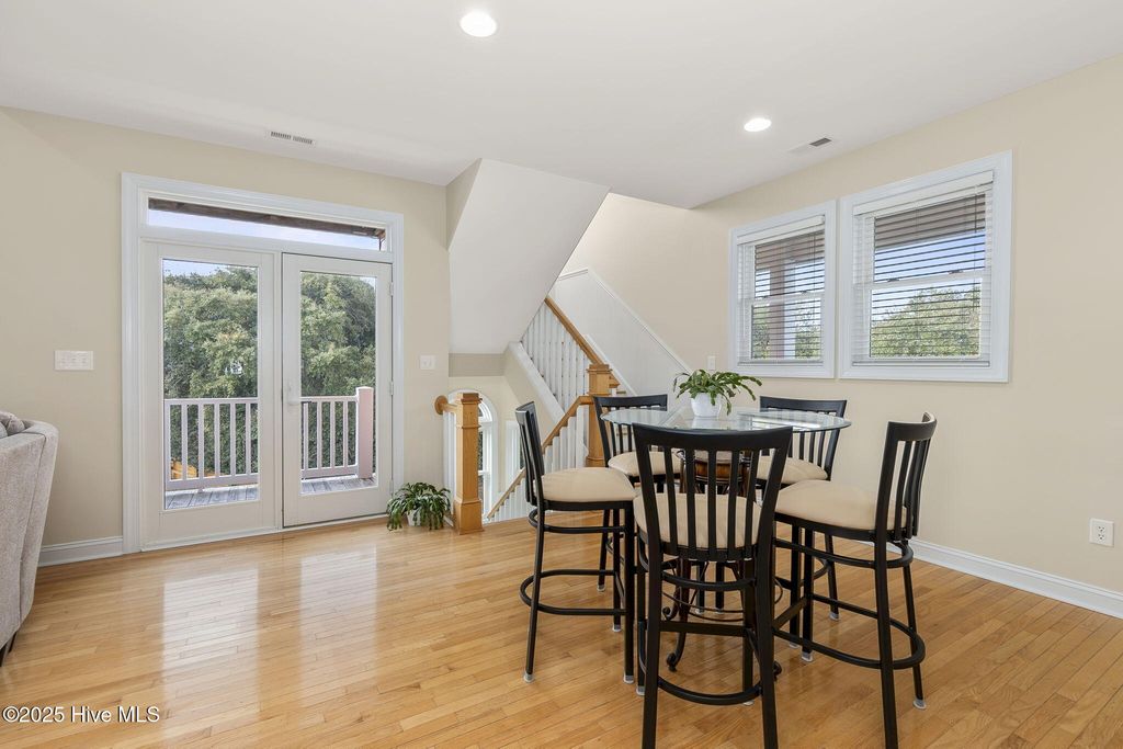 Image 30 of property listing at 200 Shipwreck Lane, Emerald Isle, NC 28594