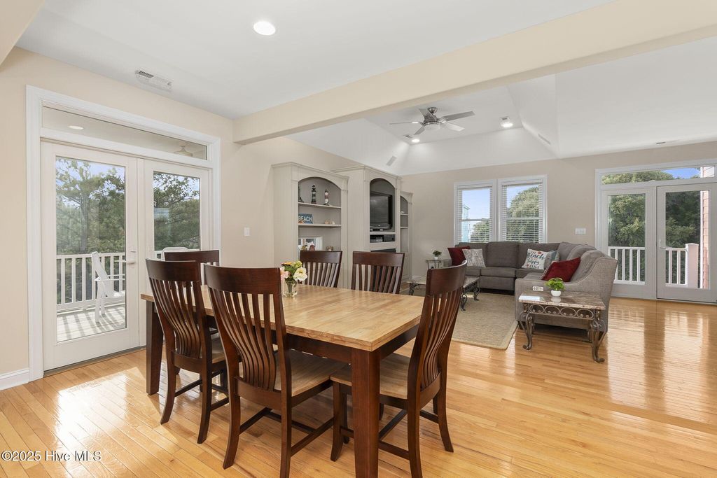 Image 33 of property listing at 200 Shipwreck Lane, Emerald Isle, NC 28594