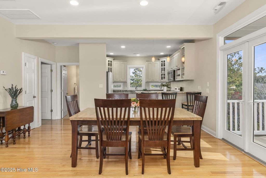 Image 34 of property listing at 200 Shipwreck Lane, Emerald Isle, NC 28594