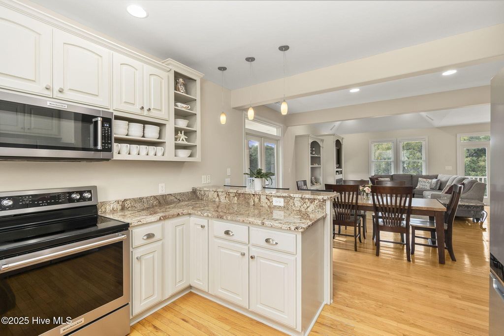 Image 39 of property listing at 200 Shipwreck Lane, Emerald Isle, NC 28594