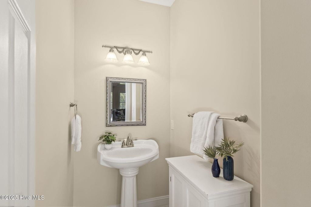 Image 40 of property listing at 200 Shipwreck Lane, Emerald Isle, NC 28594