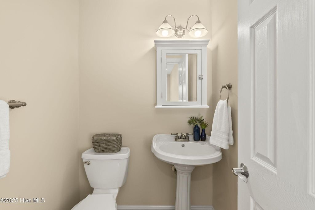 Image 50 of property listing at 200 Shipwreck Lane, Emerald Isle, NC 28594