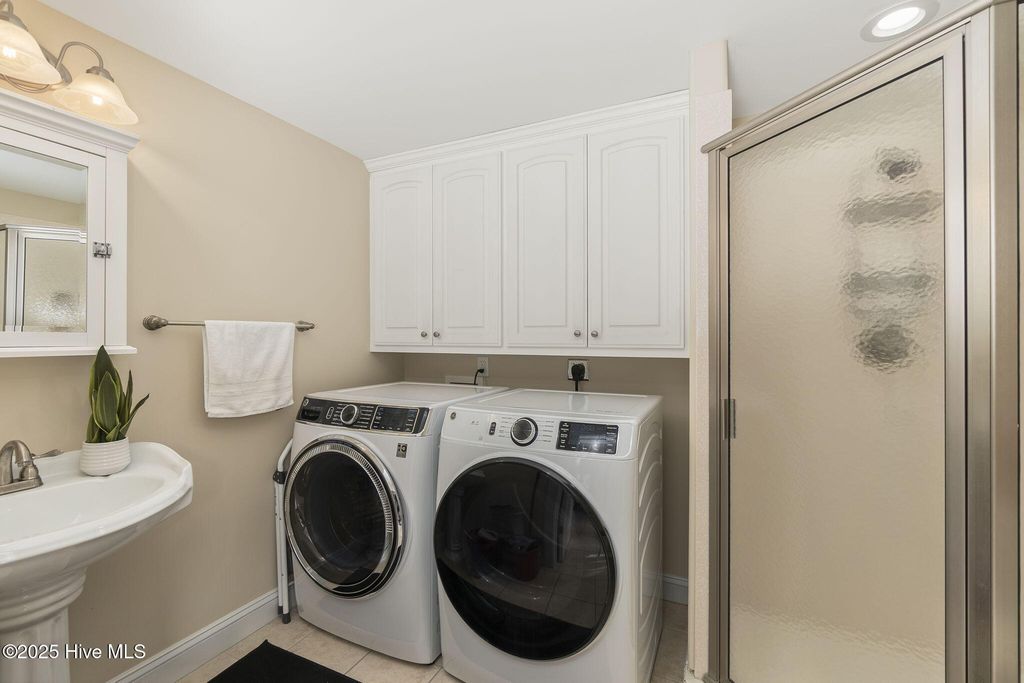 Image 56 of property listing at 200 Shipwreck Lane, Emerald Isle, NC 28594