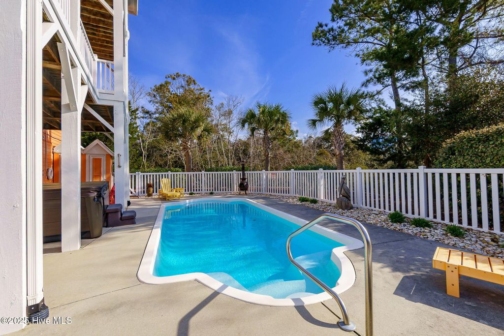 Image 63 of property listing at 200 Shipwreck Lane, Emerald Isle, NC 28594