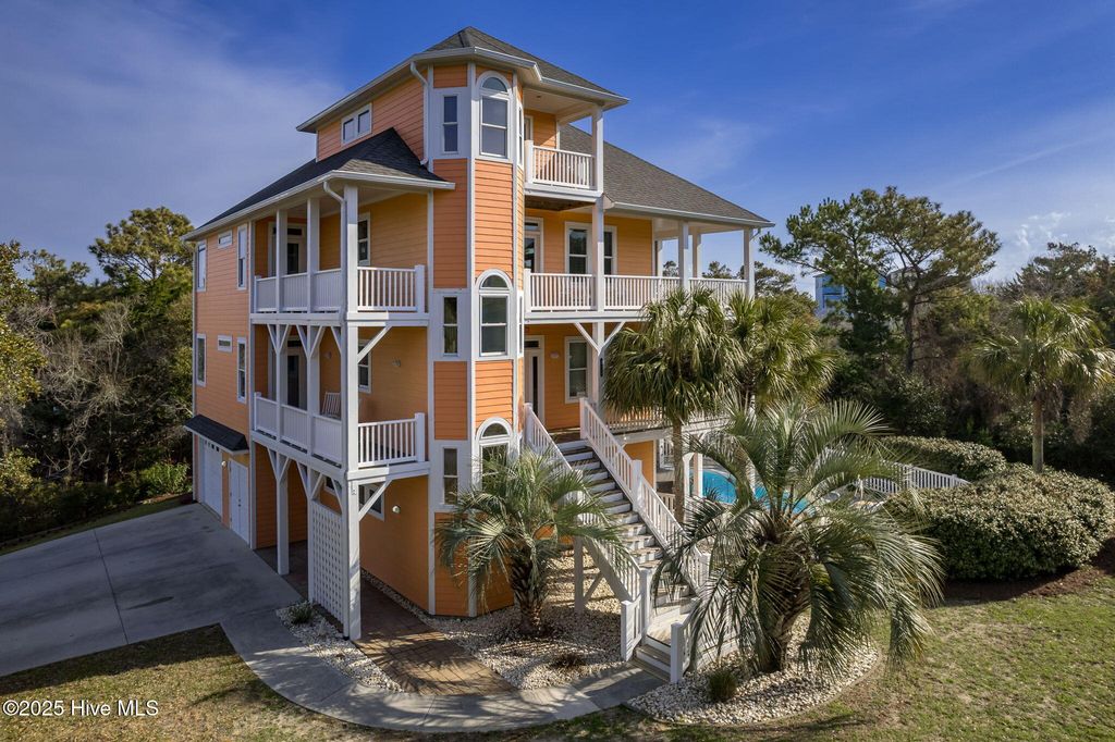 Image 67 of property listing at 200 Shipwreck Lane, Emerald Isle, NC 28594