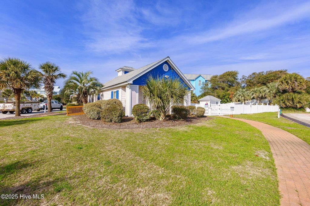 Image 84 of property listing at 200 Shipwreck Lane, Emerald Isle, NC 28594