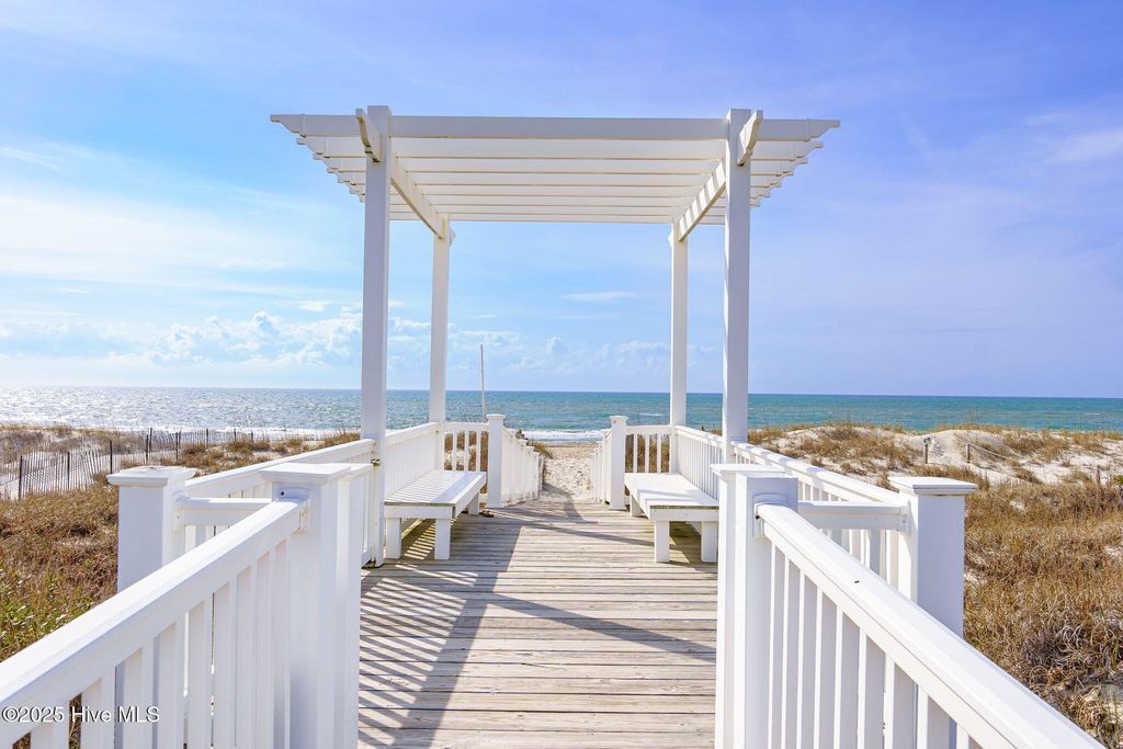 Image 90 of property listing at 200 Shipwreck Lane, Emerald Isle, NC 28594