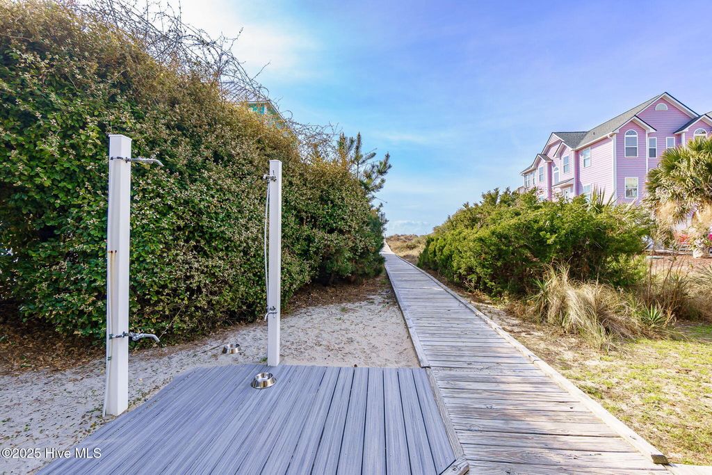 Image 91 of property listing at 200 Shipwreck Lane, Emerald Isle, NC 28594