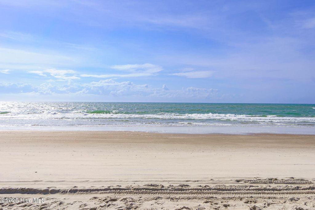 Image 92 of property listing at 200 Shipwreck Lane, Emerald Isle, NC 28594