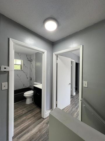451 NE 136th St I-101, North Miami, FL 33161