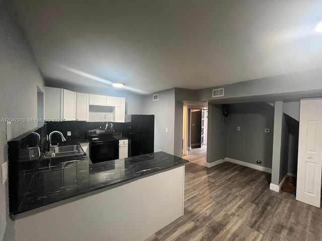 451 NE 136th St I-101, North Miami, FL 33161