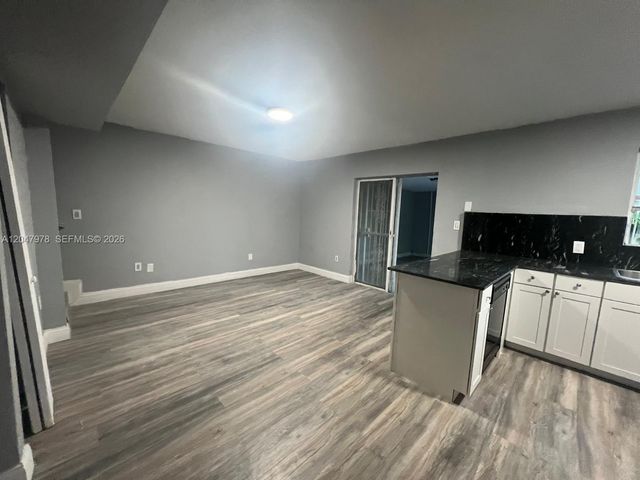 451 NE 136th St I-101, North Miami, FL 33161