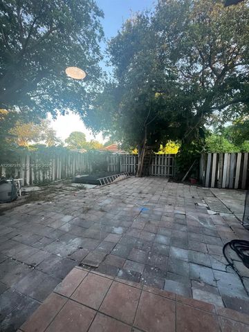 451 NE 136th St I-101, North Miami, FL 33161
