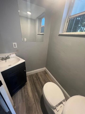 451 NE 136th St I-101, North Miami, FL 33161