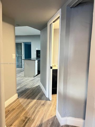 451 NE 136th St I-101, North Miami, FL 33161
