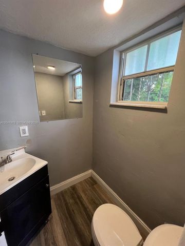 451 NE 136th St I-101, North Miami, FL 33161
