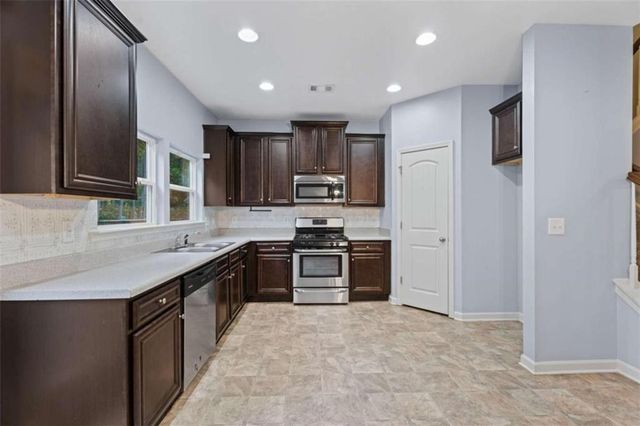 49 Windsor Way, Dallas, GA 30132