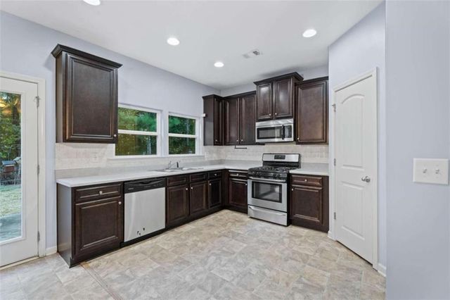 49 Windsor Way, Dallas, GA 30132