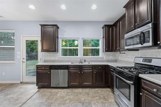 49 Windsor Way, Dallas, GA 30132