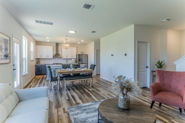 728 Bailey Park DR, Jarrell, TX 76537