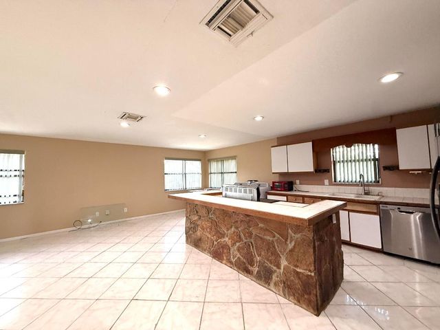 16031 78th Road N, Loxahatchee, FL 33470