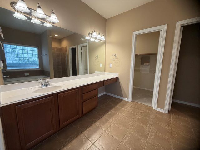 1092 Shadow Glenn Drive, Conroe, TX 77301