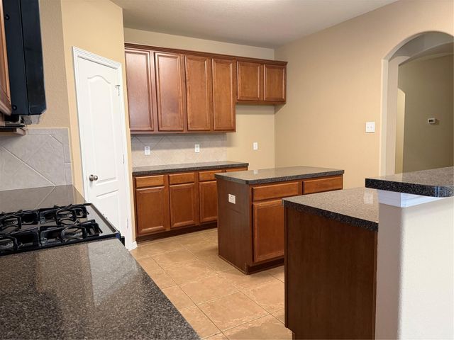1092 Shadow Glenn Drive, Conroe, TX 77301