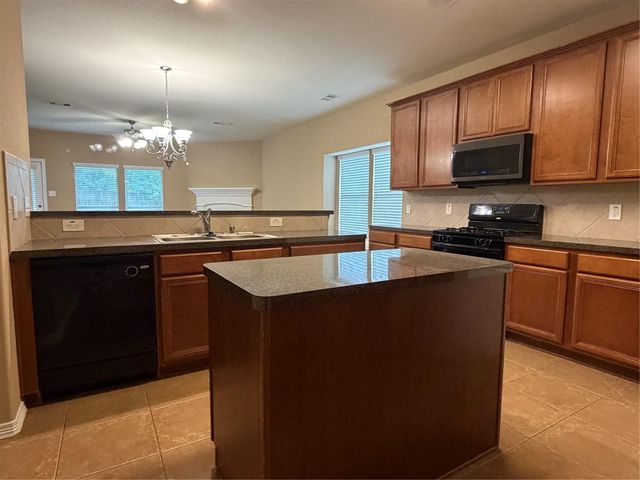 1092 Shadow Glenn Drive, Conroe, TX 77301
