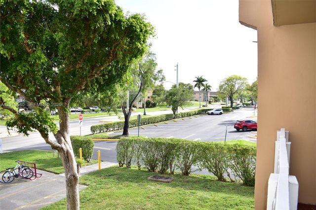 9321 Sunrise Lakes Blvd 201, Sunrise, FL 33322