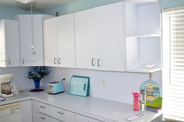 9321 Sunrise Lakes Blvd 201, Sunrise, FL 33322