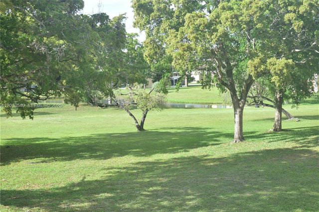 9321 Sunrise Lakes Blvd 201, Sunrise, FL 33322