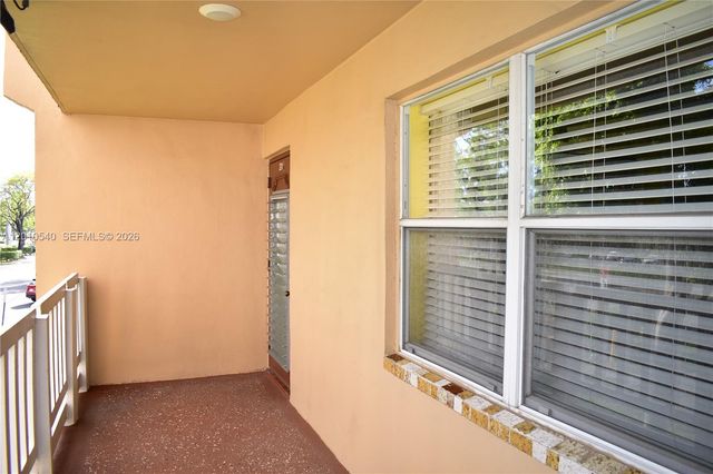 9321 Sunrise Lakes Blvd 201, Sunrise, FL 33322