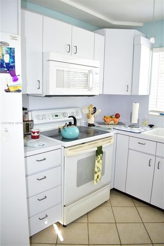 9321 Sunrise Lakes Blvd 201, Sunrise, FL 33322
