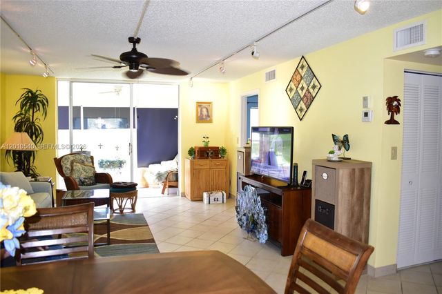 9321 Sunrise Lakes Blvd 201, Sunrise, FL 33322